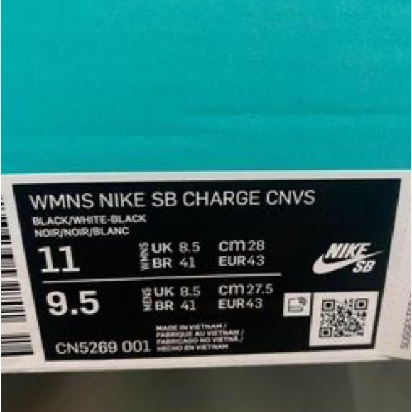 New in box Nike sb
Nike SB black and white
Woman sz 11
Men sz 9.5 - Picture 2 of 2